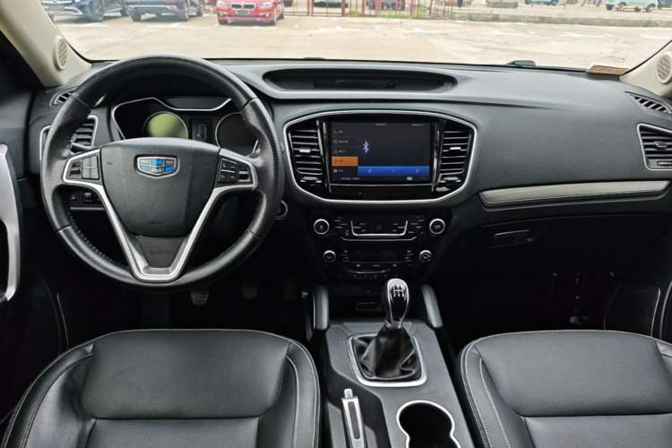 Used Geely Auto Vision X6 2016 1.8L Manual Luxury Model Center Console
