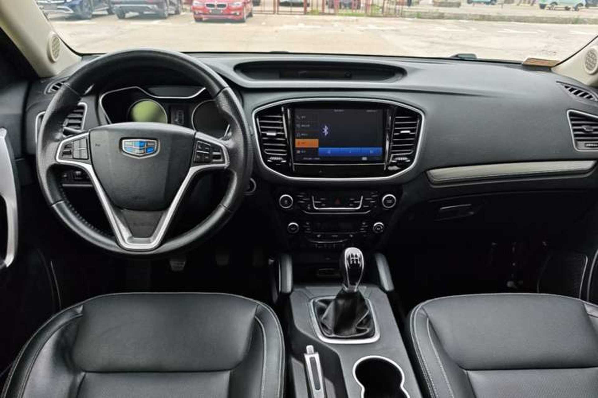 Used Geely Auto Vision X6 2016 1.8L Manual Luxury Model Center Console