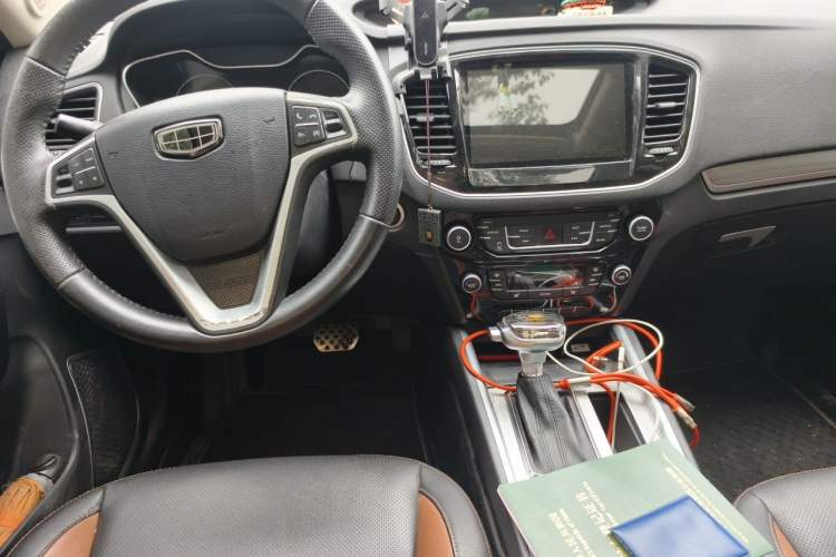 Used Geely Auto Vision X6 2016 1.3T CVT Flagship Model Center Console
