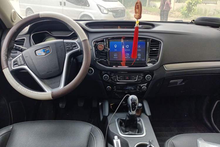 Used Geely Auto Vision X6 2016 1.8L Manual Luxury Model Center Console