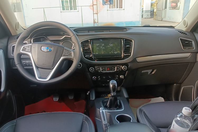 Used Geely Auto Vision X6 2016 1.8L Manual Luxury Model Center Console