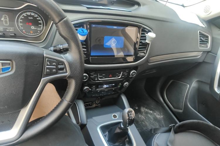Used Geely Auto Vision X6 2016 1.8L Manual Luxury Model Center Console