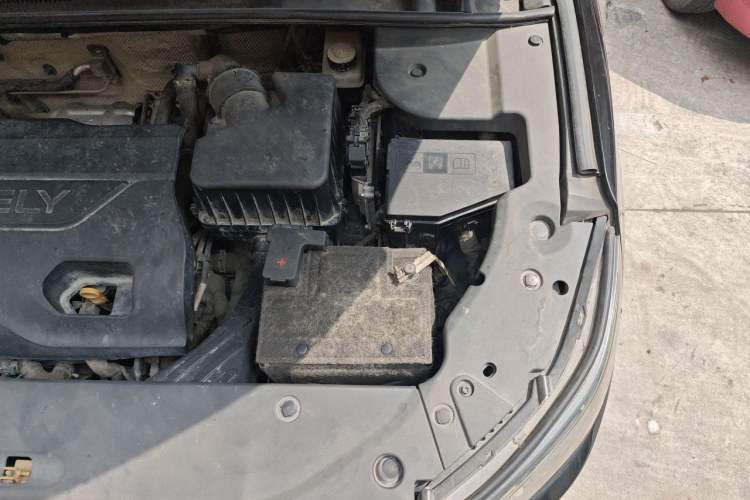 Used Geely Auto Vision X6 2016 1.3T CVT Flagship Model Engine Bay Left