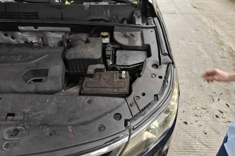 Used Geely Auto Vision X6 2016 1.3T CVT Flagship Model Engine Bay Left