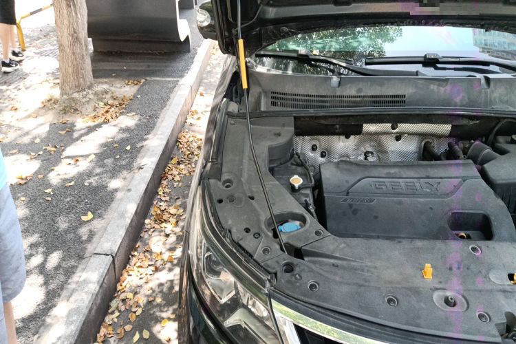 Used Geely Auto Vision X6 2016 1.3T CVT Flagship Model Engine Bay Right