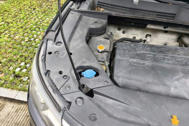 Used Geely Auto Vision X6 2016 1.3T CVT Flagship Model Engine Bay Right