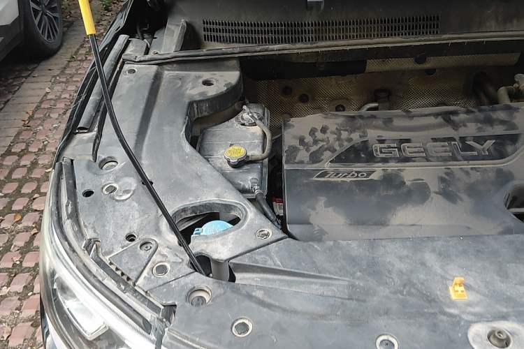 Used Geely Auto Vision X6 2016 1.3T CVT Luxury Model Engine Bay Right