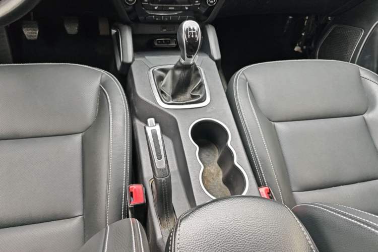 Used Geely Auto Vision X6 2016 1.8L Manual Luxury Model Gear Lever