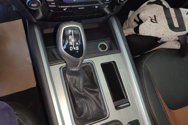 Used Geely Auto Vision X6 2016 1.3T CVT Flagship Model Gear Lever