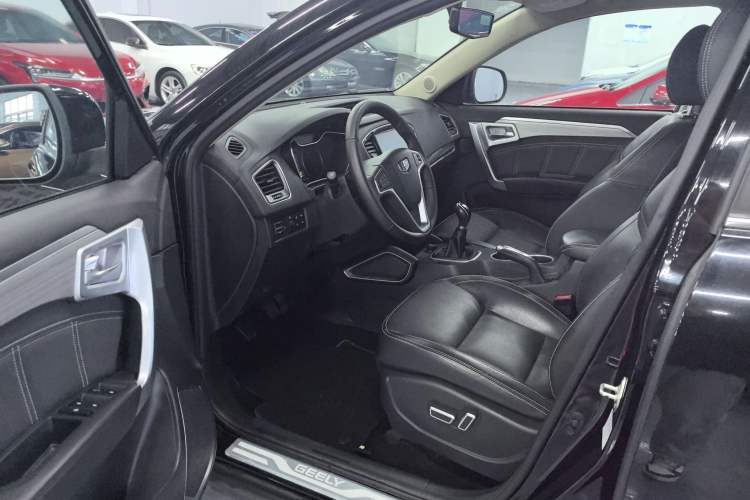 Used Geely Auto Vision X6 2016 1.8L Manual Luxury Model Interior 2