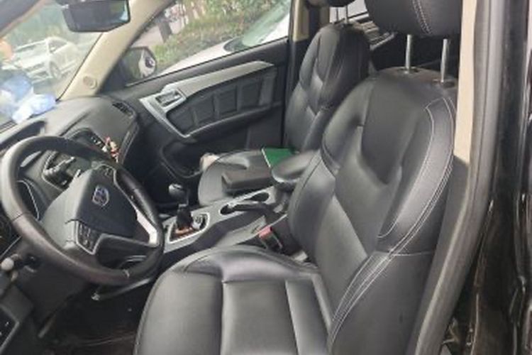 Used Geely Auto Vision X6 2016 1.8L Manual Luxury Model Interior 3