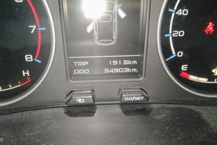 Used Geely Auto Vision X6 2016 1.3T CVT Flagship Model Odometer Close Up
