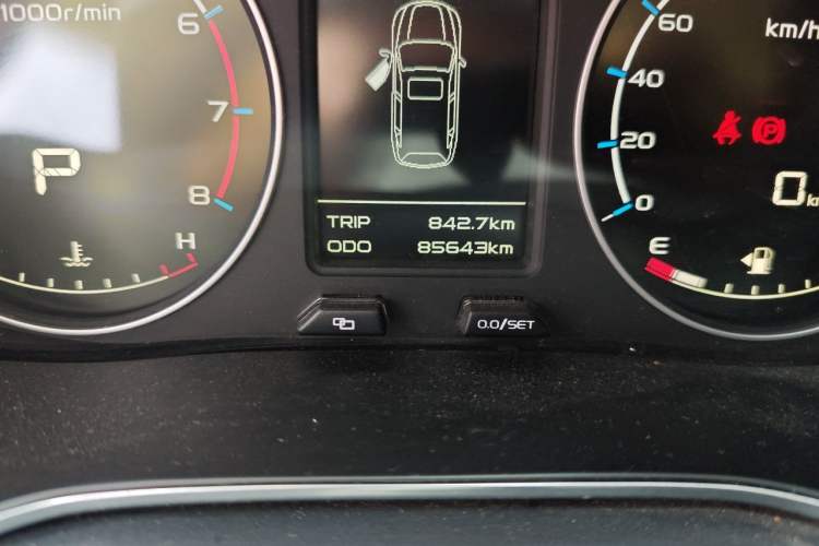 Used Geely Auto Vision X6 2016 1.3T CVT Flagship Model Odometer Close Up