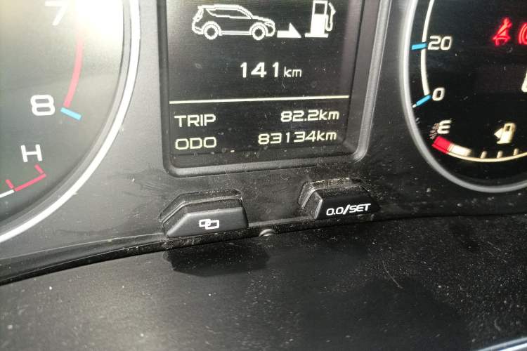 Used Geely Auto Vision X6 2016 1.3T CVT Flagship Model Odometer Close Up