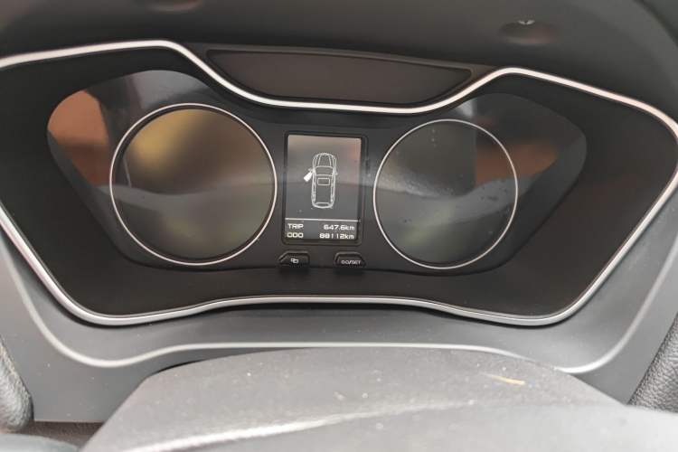 Used Geely Auto Vision X6 2016 1.3T CVT Flagship Model Odometer Close Up