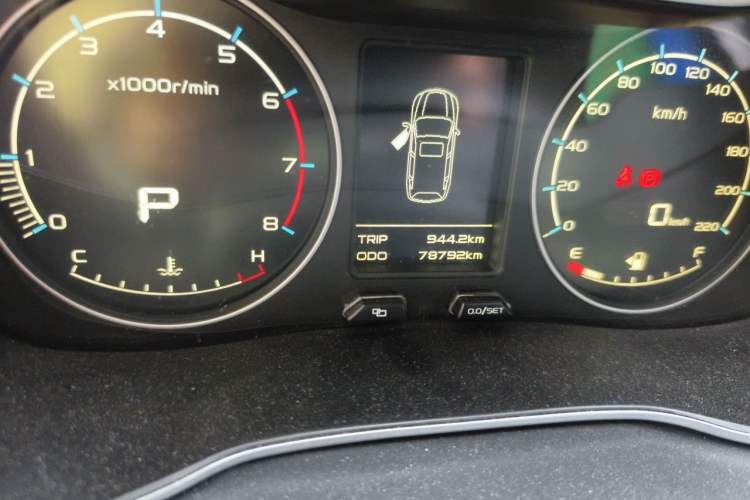 Used Geely Auto Vision X6 2016 1.3T CVT Flagship Model Odometer Close Up