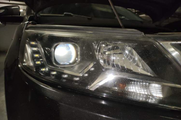 Used Geely Auto Vision X6 2016 1.8L Manual Luxury Model Right Front Headlight