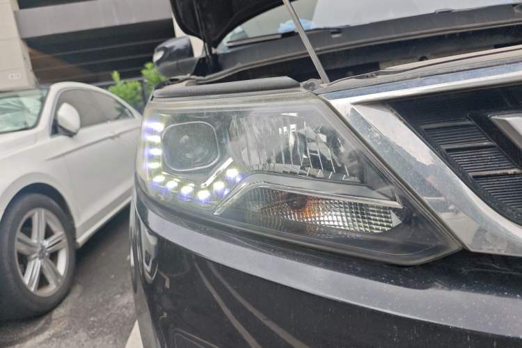 Used Geely Auto Vision X6 2016 1.8L Manual Luxury Model Right Front Headlight