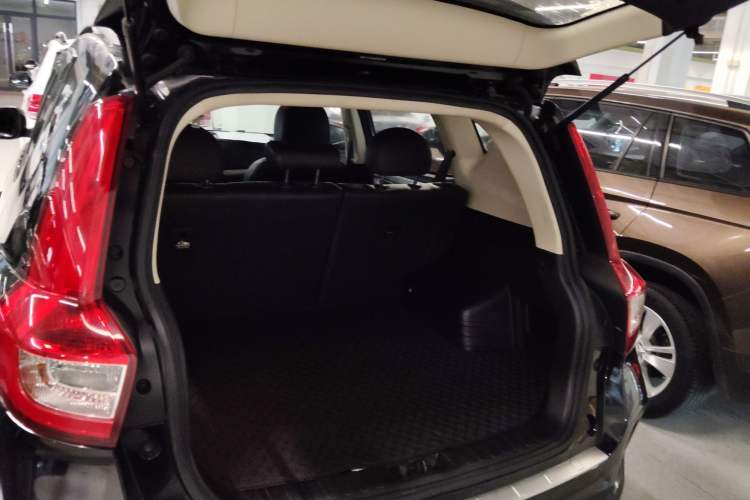 Used Geely Auto Vision X6 2016 1.3T CVT Flagship Model Trunk