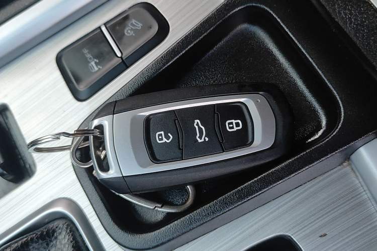 Used Geely Auto Vision X6 2016 1.3T CVT Luxury Model Vehicle Key