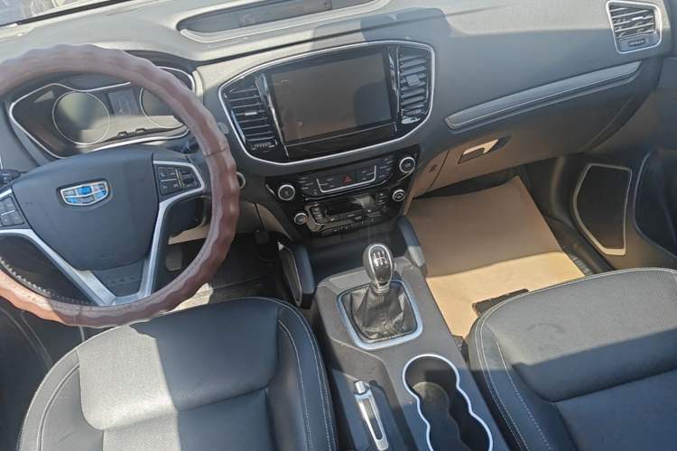 Used Geely Auto Vision X6 2016 1.8L Manual Luxury Model Audio And AC Panel