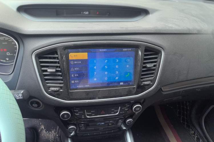 Used Geely Auto Vision X6 2016 1.3T CVT Luxury Model Audio And AC Panel