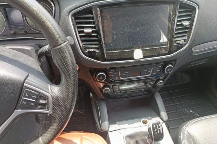 Used Geely Auto Vision X6 2016 1.8L Manual Luxury Model Audio And AC Panel