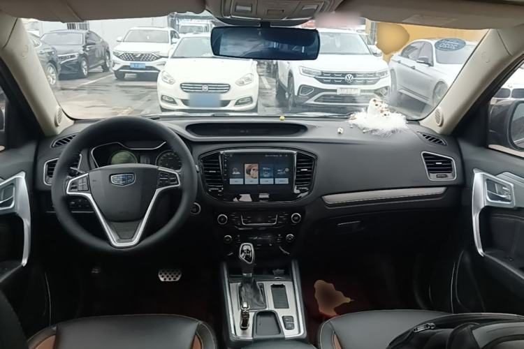 Used Geely Auto Vision X6 2016 1.3T CVT Flagship Model Center Console