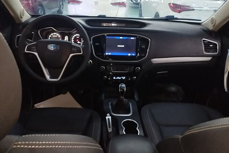 Used Geely Auto Vision X6 2016 1.8L Manual Luxury Model Center Console