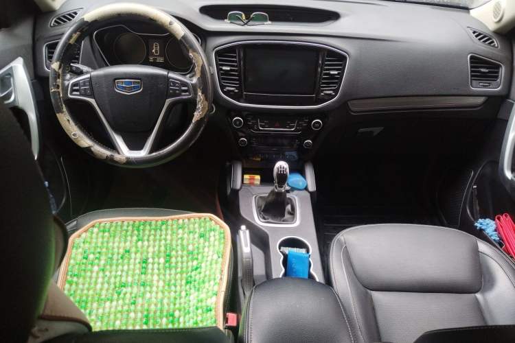 Used Geely Auto Vision X6 2016 1.8L Manual Luxury Model Center Console