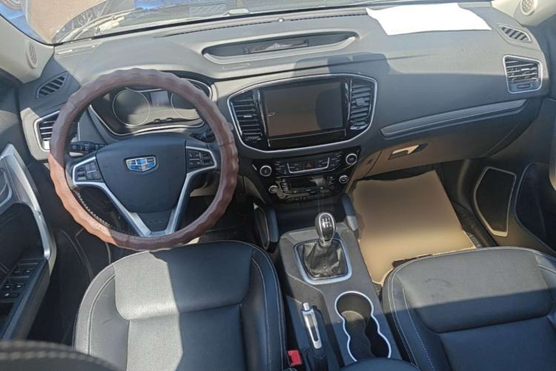 Used Geely Auto Vision X6 2016 1.8L Manual Luxury Model Center Console