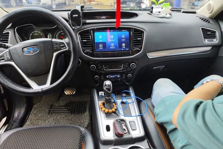 Used Geely Auto Vision X6 2016 1.3T CVT Flagship Model Center Console