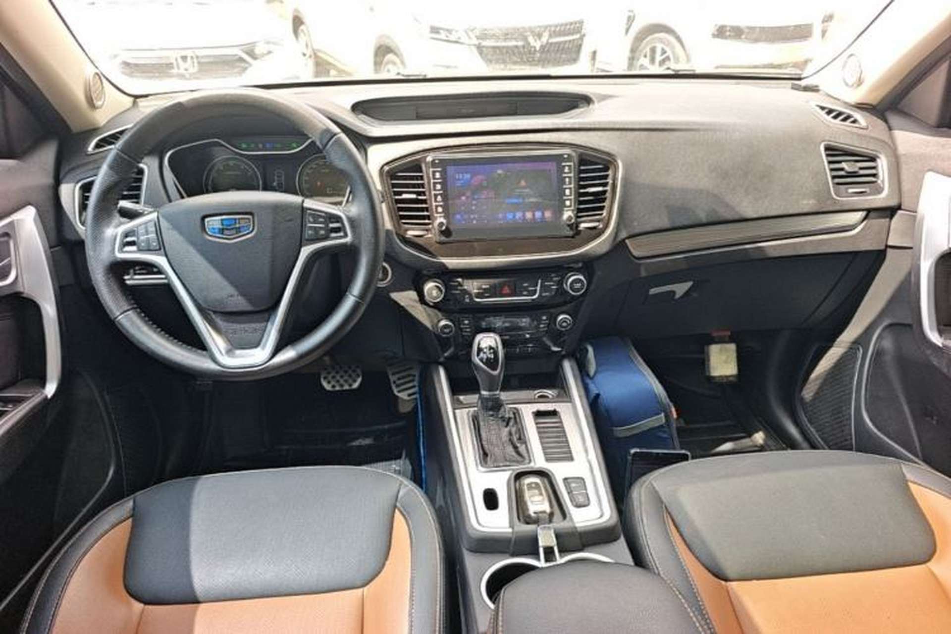 Used Geely Auto Vision X6 2016 1.3T CVT Flagship Model Center Console
