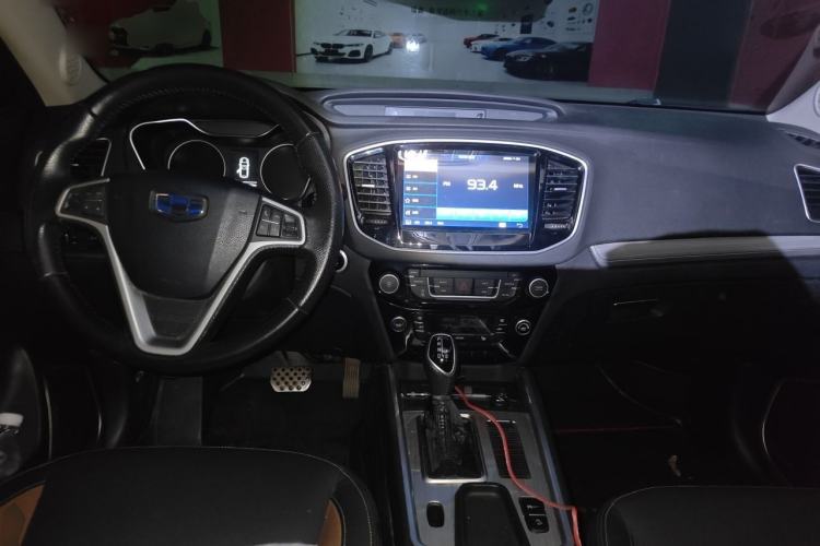 Used Geely Auto Vision X6 2016 1.3T CVT Flagship Model Center Console
