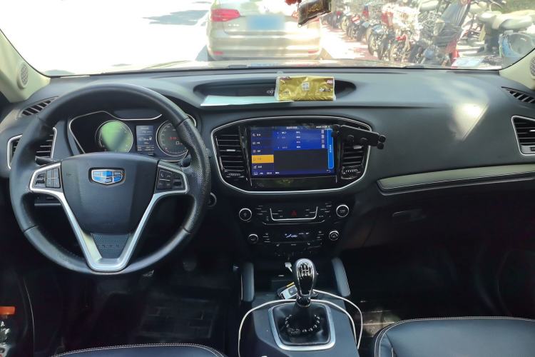 Used Geely Auto Vision X6 2016 1.8L Manual Luxury Model Center Console