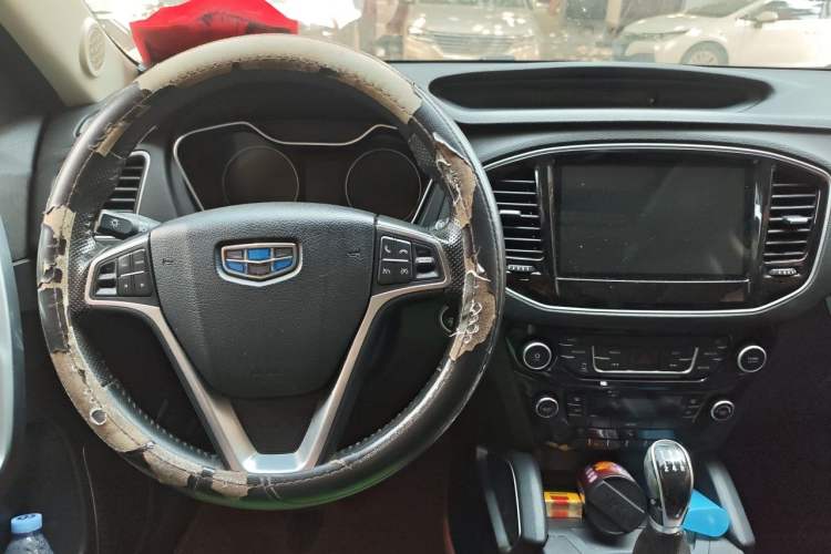 Used Geely Auto Vision X6 2016 1.8L Manual Luxury Model Center Console