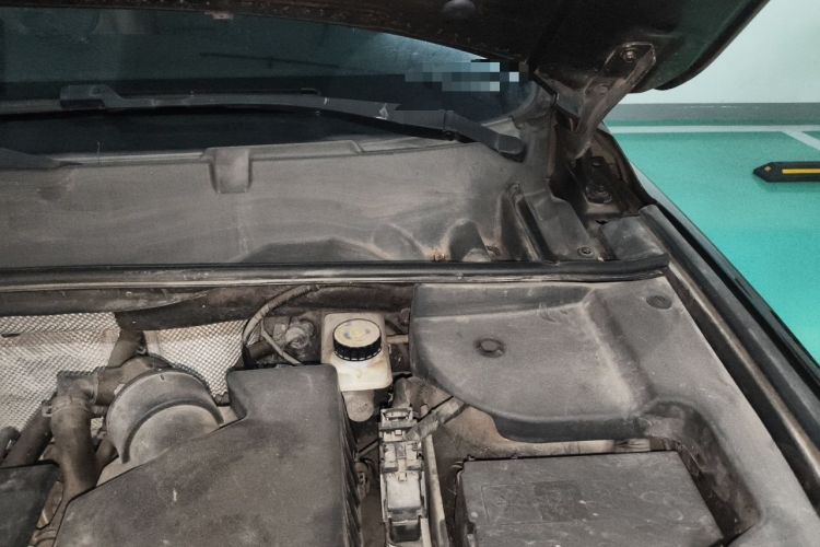 Used Geely Auto Vision X6 2016 1.3T CVT Flagship Model Engine Bay Left