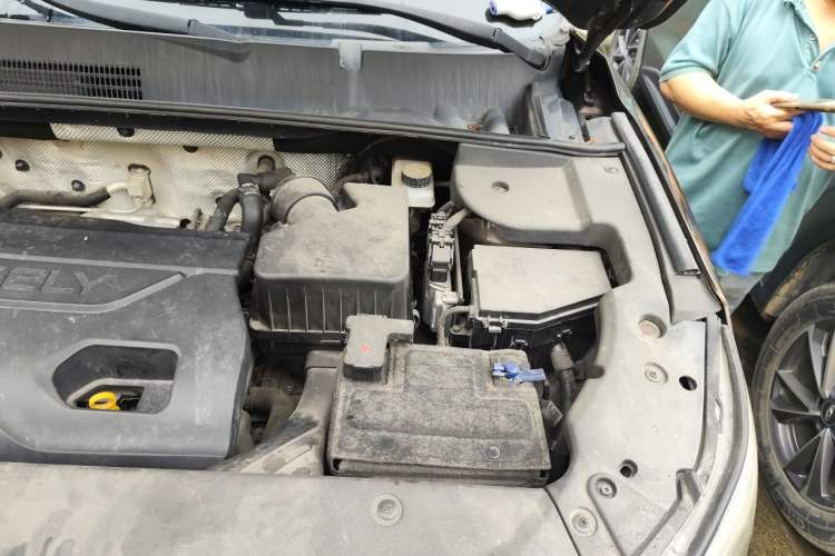 Used Geely Auto Vision X6 2016 1.3T CVT Flagship Model Engine Bay Left