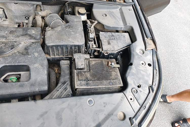 Used Geely Auto Vision X6 2016 1.3T CVT Flagship Model Engine Bay Left