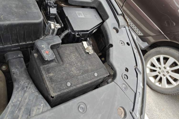 Used Geely Auto Vision X6 2016 1.3T CVT Luxury Model Engine Bay Left