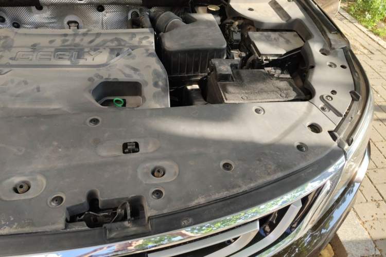 Used Geely Auto Vision X6 2016 1.3T CVT Flagship Model Engine Bay Left