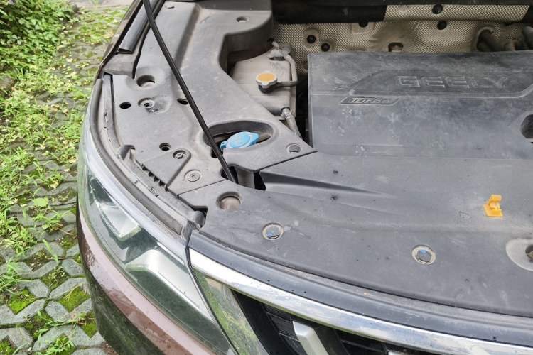 Used Geely Auto Vision X6 2016 1.3T CVT Luxury Model Engine Bay Right