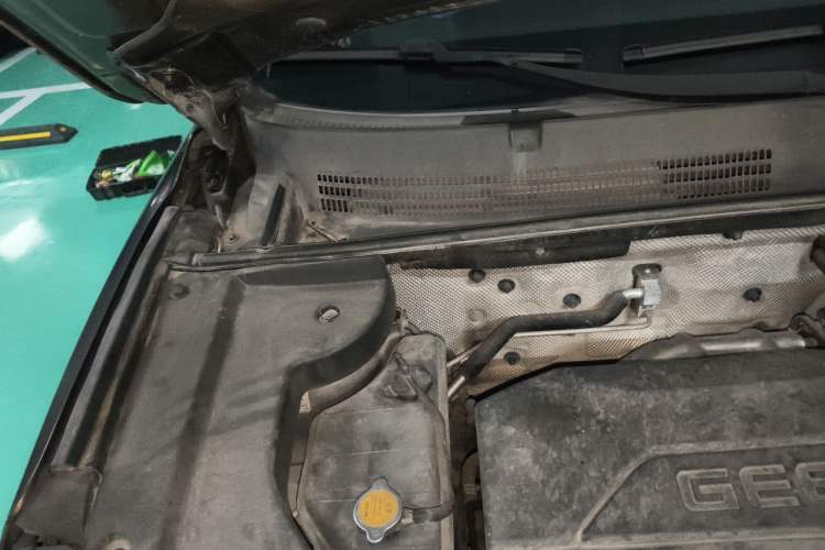 Used Geely Auto Vision X6 2016 1.3T CVT Flagship Model Engine Bay Right