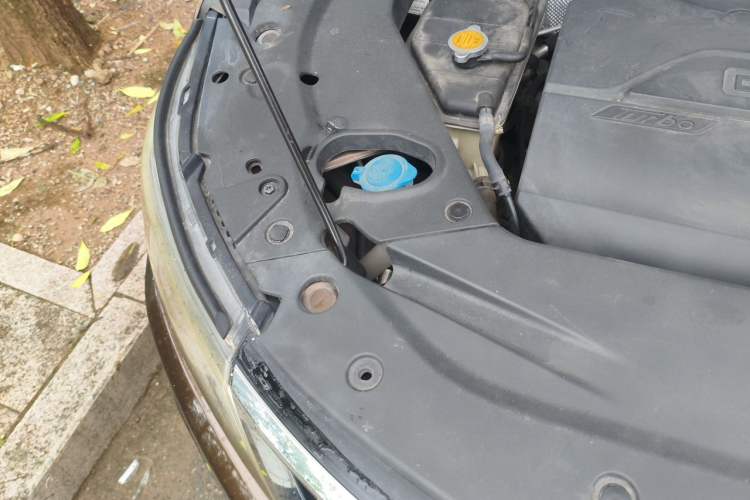 Used Geely Auto Vision X6 2016 1.3T CVT Luxury Model Engine Bay Right