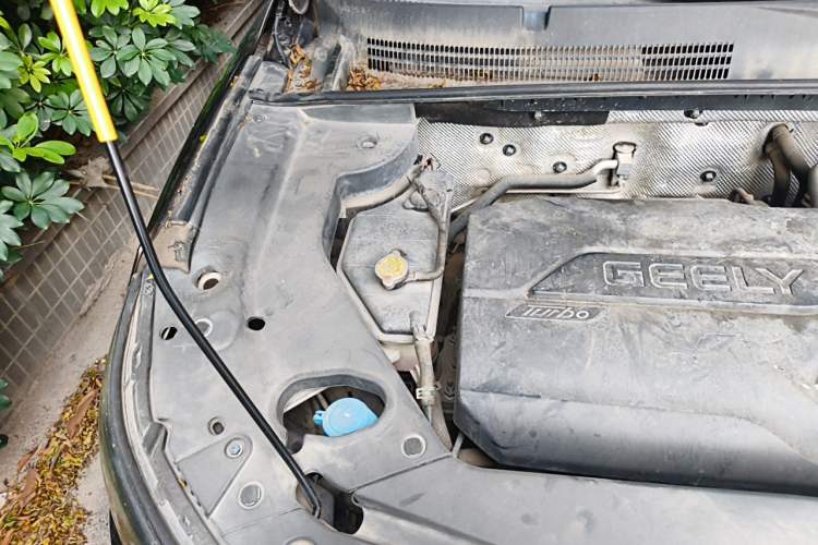 Used Geely Auto Vision X6 2016 1.3T CVT Flagship Model Engine Bay Right