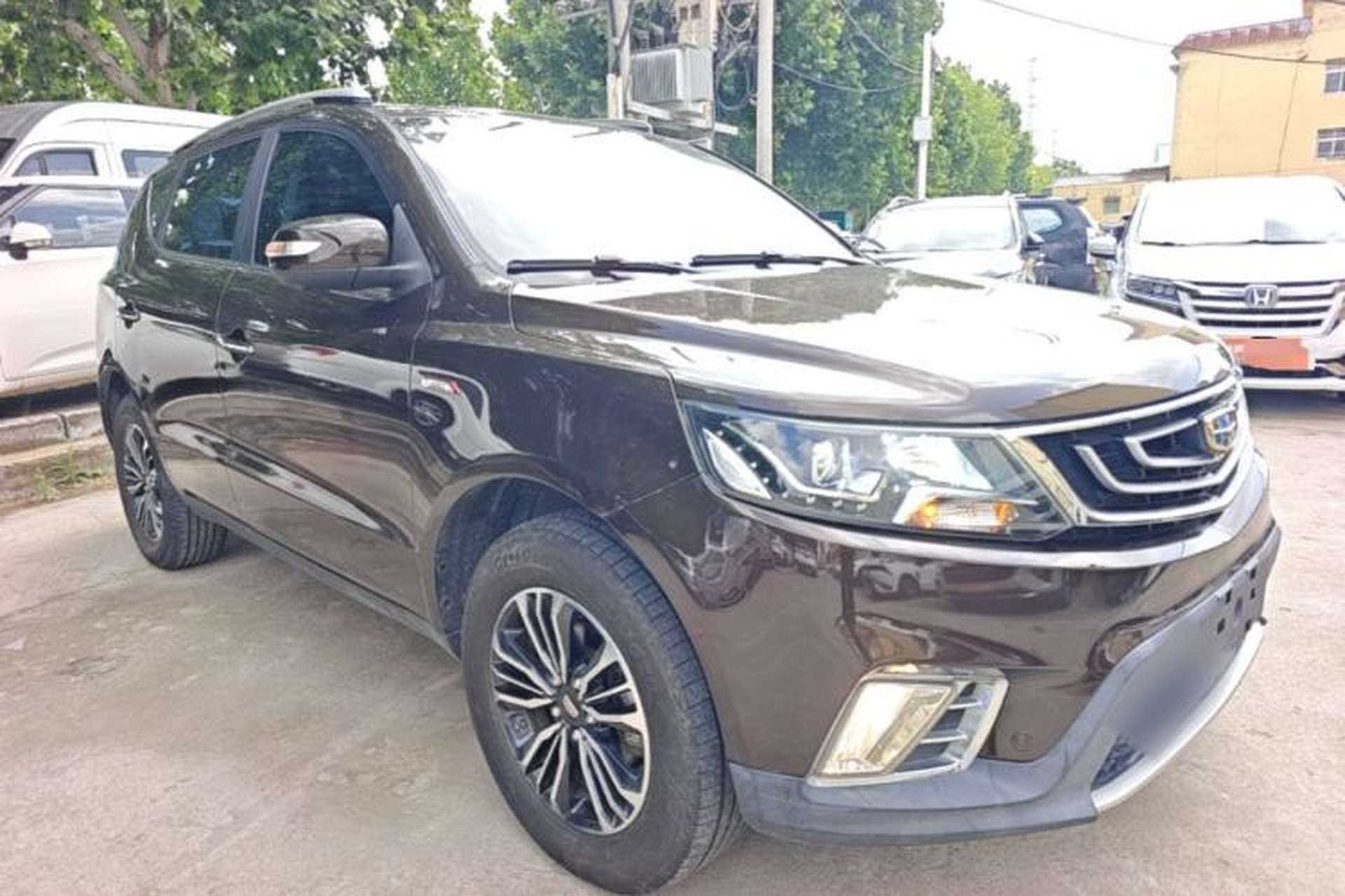 Used Geely Auto Vision X6 2016 1.3T CVT Flagship Model Front Right 45 Deg