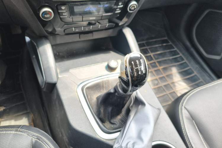 Used Geely Auto Vision X6 2016 1.8L Manual Luxury Model Gear Lever