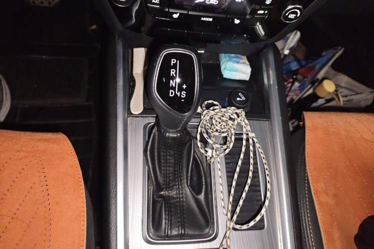 Used Geely Auto Vision X6 2016 1.3T CVT Flagship Model Gear Lever