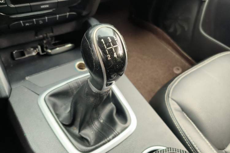 Used Geely Auto Vision X6 2016 1.8L Manual Luxury Model Gear Lever
