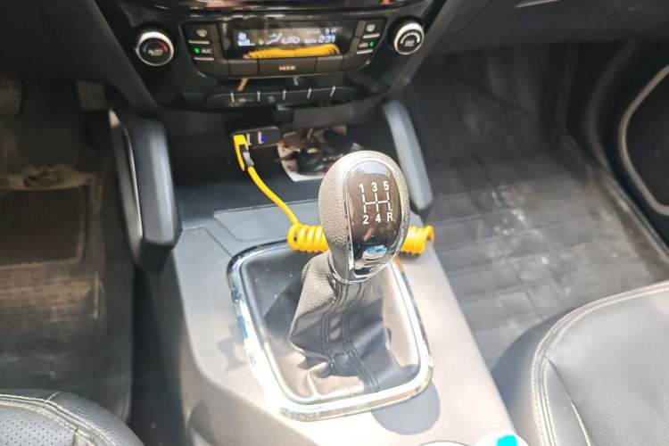 Used Geely Auto Vision X6 2016 1.8L Manual Luxury Model Gear Lever